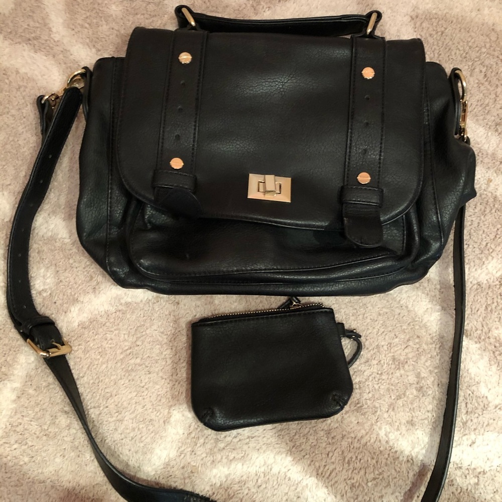 Sole Society Medium Presley Messenger in Black